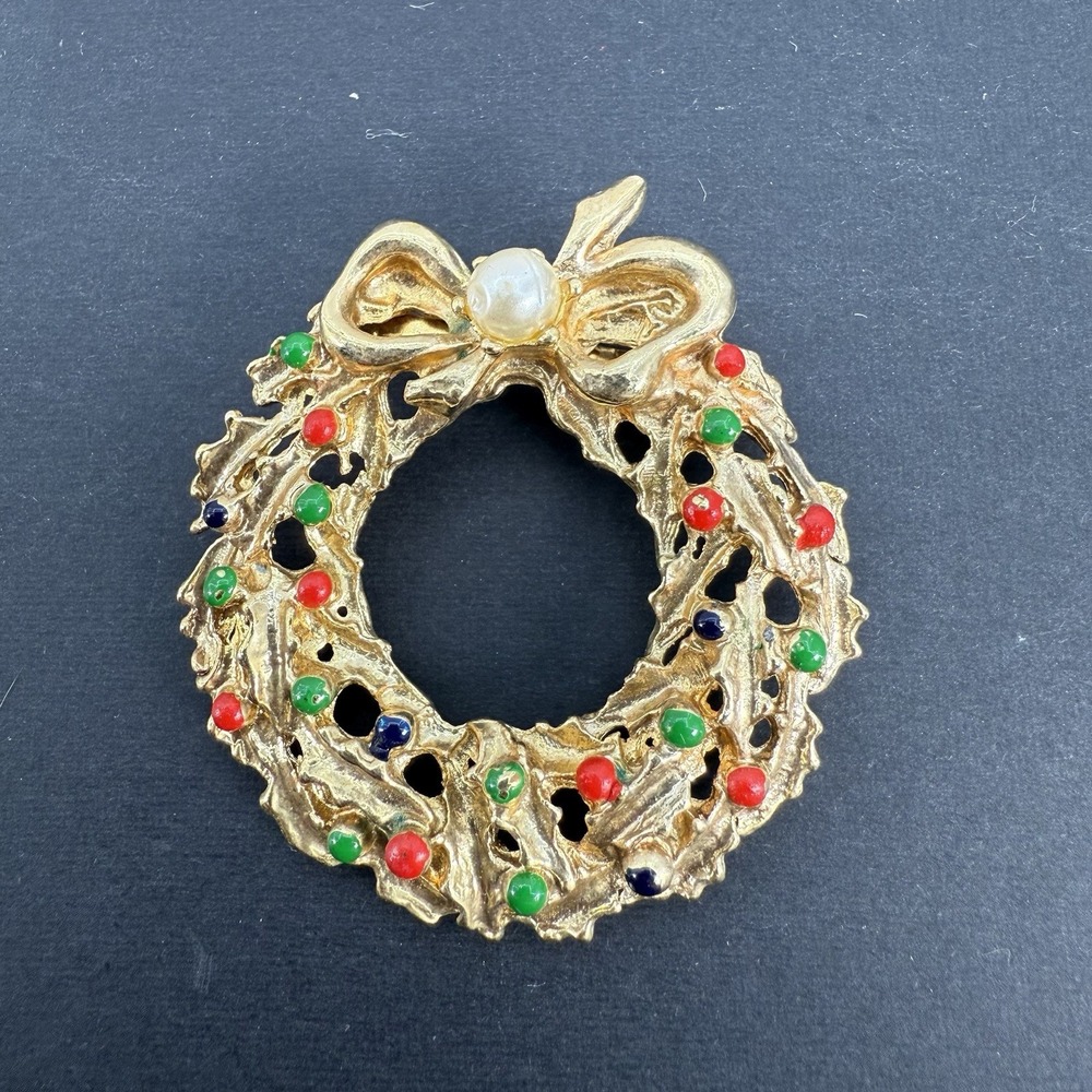 Vintage Brooch Pin Christmas Wreath Painted Enamel Similated Pearl Taiwan